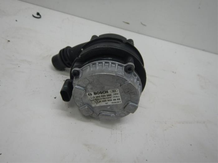 Extra waterpomp Mercedes GLC-Klasse (22729258)