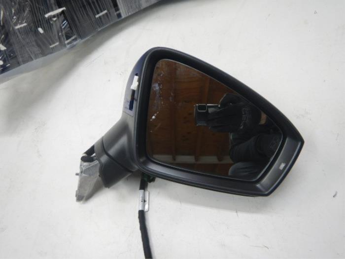 VW Tiguan 5NA Spiegel R Rechts Inklapbaar LD5K Side-Assist Elektrisch Verstel en VerwarmbaarKleur: LD5K Lapiz BlueKap slecht gespoten en mist module zie Fotos!15 Draads 1.5 TSI