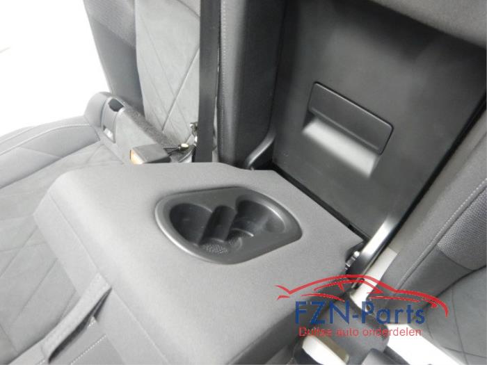 VW Golf 8 5H Interieur Stof Alcantara met Deurpanelen Voorstoelen elektrisch hoogteverstelbaarMassage MIST MODULE Eigen airbags overzetten GEEN STOELVERWARMING5 deurs , Interieur , Stof Alcantara , Stoel Stoelen Achterbank Deurpaneel