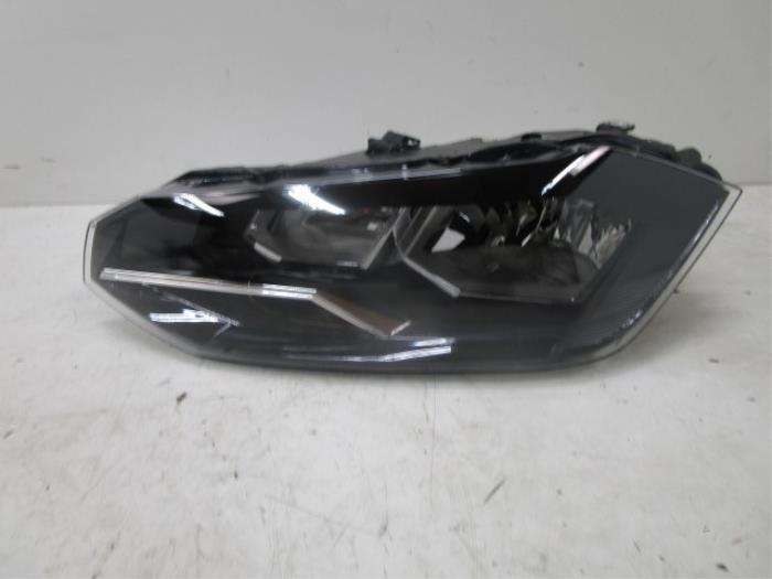 VW Polo 2G Koplamp Halogeen H7 Links NIEUW