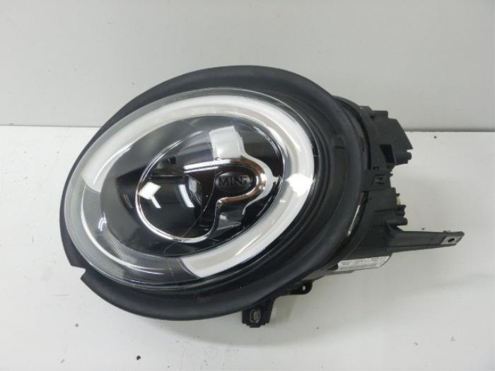 Mini Clubman F56 Koplamp Links 6311749488302 6311749488302KaalKoplamp, Rechts, Clubman F56 One 34994 01-03-2009 01-02-2010
Cooper D 23447 01-10-2007 01-02-2010
Cooper SD 9897 01-02-2011 01-06-2014
Cooper S John Cooper Works