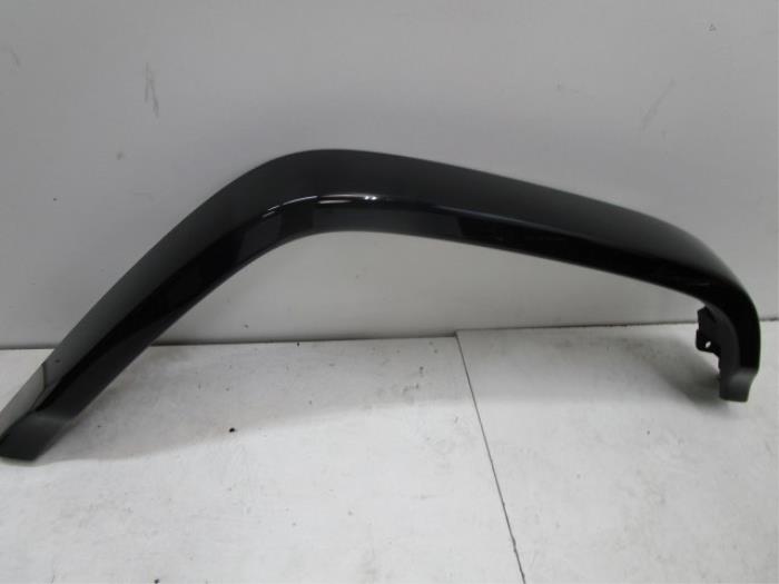 Wielrand achter Mercedes G-Klasse (22738507)