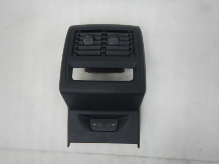 VW Golf 8 Middenconsole Armsteun Achterzijde USB C