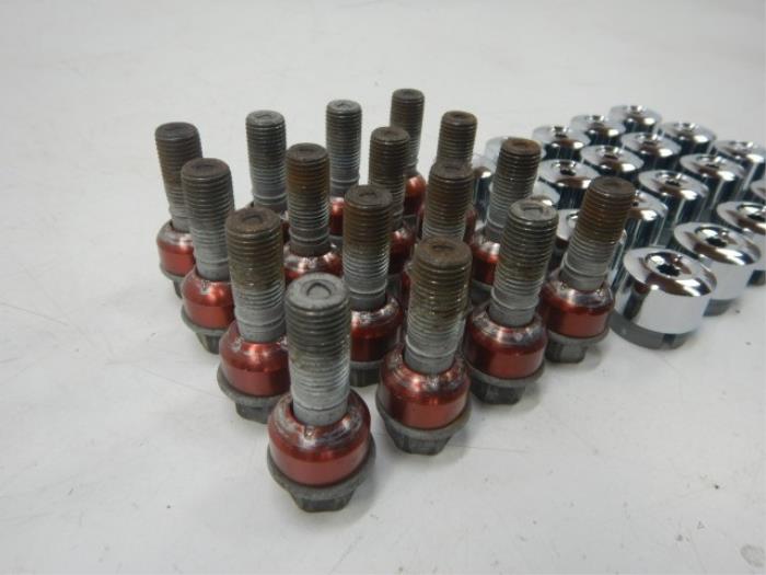 Wielbouten set Volkswagen Touareg (22745417)