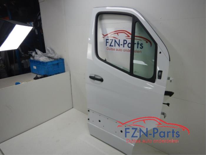 Mercedes-Benz Sprinter W907 Portier Rechts-voor