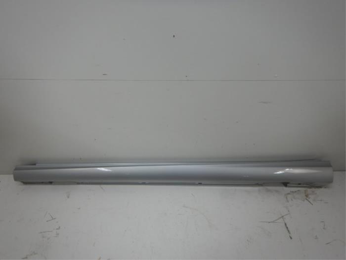 Zijskirt links Mercedes B-Klasse (22727604)