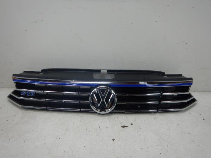 VW Passat B8 GTE Grille