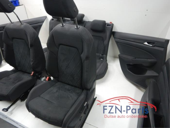 VW Golf 8 Variant Interieur Stof Alcantara Memory Voorstoelen Elektrisch Verstelbaar en VerwarmbaarGeen AirbagsPast ook in Hatchback, alleen deurpanelen achterzijde niet 1.5 eTSI 143268 01-12-2020 07-03-2024
1.5 TSI 141854 01-08-2020 07-03-2024
2.0 TSI 4motion 145038 01-06-2021 07-03-2024
2.0 TDI 141859 01-08-2020 07-03-2024
2.0 TDI 4motion 146243 01-06-2021 07-03-2024
2.0 TSI 145036 01-06-2021 07-03-2024
1.0 eTSI 142894 01-09-2020 07-03-2024
2.0 GTI 141858 01-09-2020 19-11-2023
1.5 TGI 144886 01-09-2020 07-03-2024
2.0 TSI R 4motion