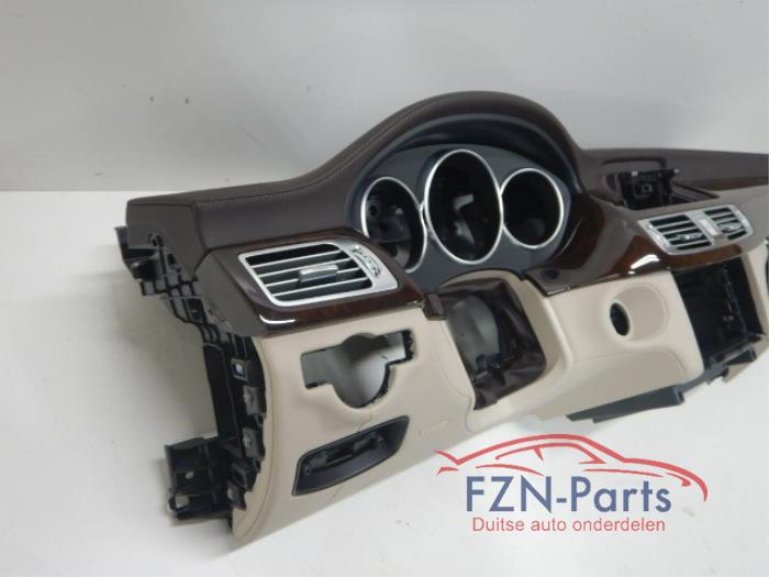 Mercedes Benz CLS W218 Interieur Leder Seidebeige Dashboard Stoelen Elektrisch Verstelbaar En verwarmd, Memory Stoelen Geen Airbags Stoelventilatie