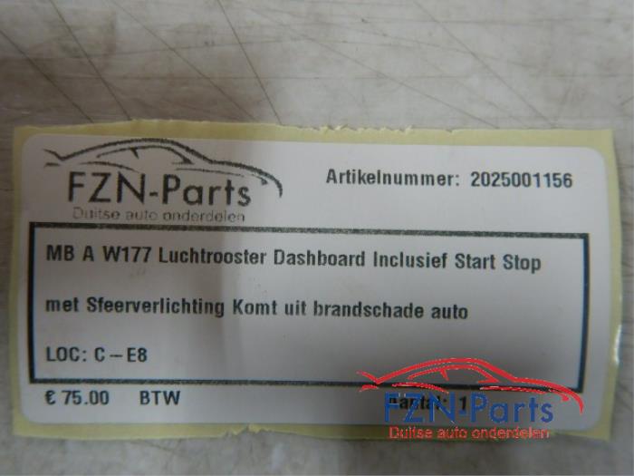 Mercedes-Benz A-Klasse W177 Luchtrooster Dashboard Inclusief Start stop A