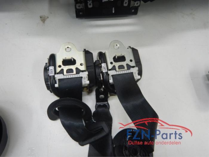 VW UP! Airbagset airbag dashboard Dashboard licht beschadigdStuurairbagBijrijdersairbag2x gordel oude gordels retour banden niet snijden Gordels los pakkenAirbag airbags set compleet