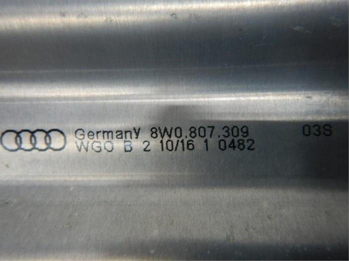 Audi A4 8W Sedan Bumperbalk