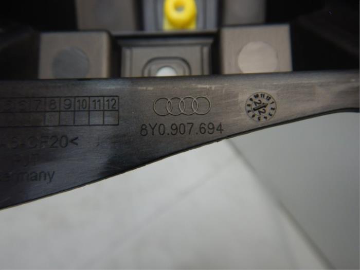 Audi A3 8Y0 Side assist Houder Rechts-achter