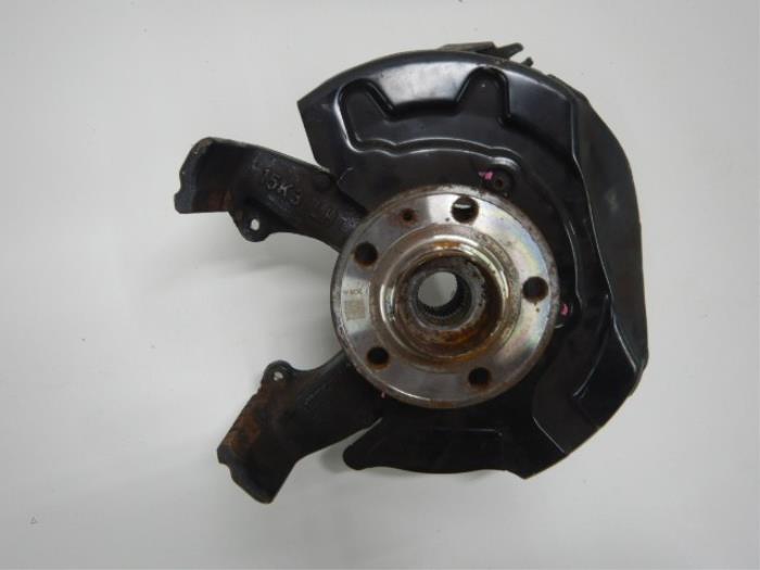 VW Polo 2G Fusee Links-voor