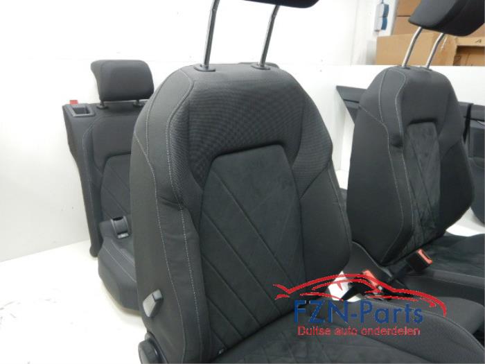 VW Golf 8 5H Interieur Stof Alcantara met Deurpanelen Voorstoelen elektrisch hoogteverstelbaarMassage MIST MODULE Eigen airbags overzetten GEEN STOELVERWARMING5 deurs , Interieur , Stof Alcantara , Stoel Stoelen Achterbank Deurpaneel