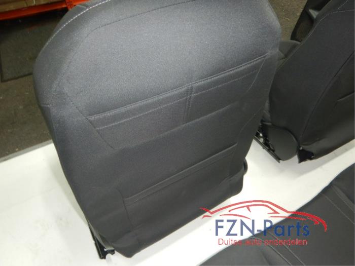 VW Golf 8 5H Interieur Stof Alcantara met Deurpanelen Voorstoelen elektrisch hoogteverstelbaarMassage MIST MODULE Eigen airbags overzetten GEEN STOELVERWARMING5 deurs , Interieur , Stof Alcantara , Stoel Stoelen Achterbank Deurpaneel