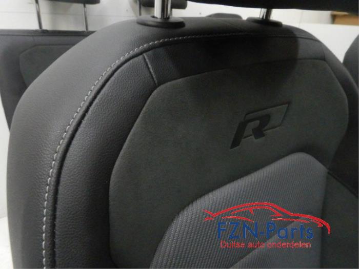 VW Tiguan 5NA R-Line Interieur Alcantara Stof Leer Verwarmd Voorstoelen hoogteverstel en verwarmbaarAirbags voorAirbags Achter overzettenZonder deurpanelenOude airbags retourInterieur, Stof, Leer, Alcantara, Tiguan 5NA