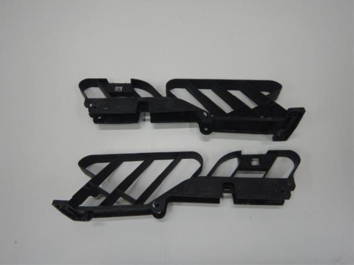 VW Golf 8 Bumpergeleiders Midden Links / Rechts set