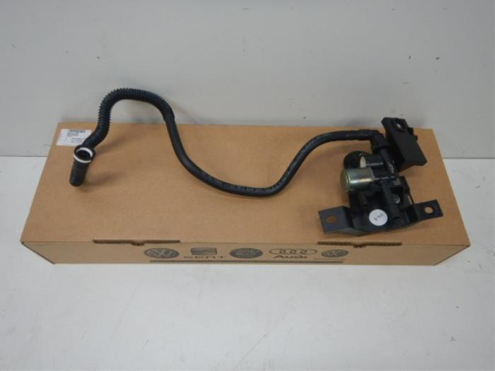 Tank Audi Q8 (22738440)