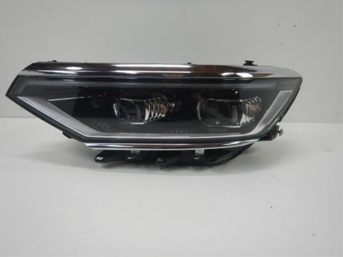 Koplamp links Volkswagen Passat (22721860)