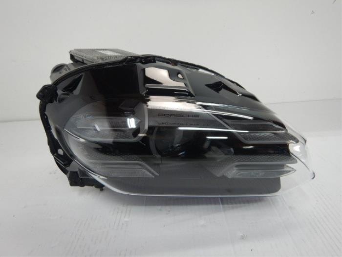 Porsche Taycan Koplamp LED Matrix Rechts