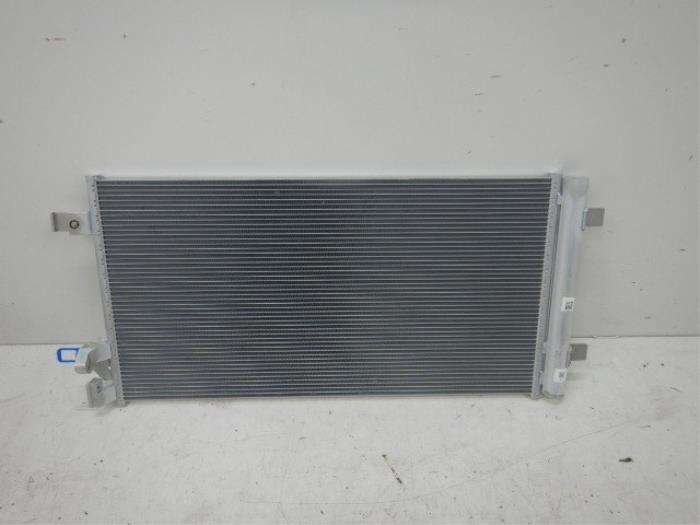 Radiateur Volkswagen Polo (22741806)