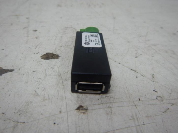 VW Golf 7 AUX/USB Aansluiting Multimedia