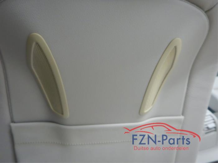 Mercedes Benz CLS W218 Interieur Leder Seidebeige Dashboard Stoelen Elektrisch Verstelbaar En verwarmd, Memory Stoelen Geen Airbags Stoelventilatie