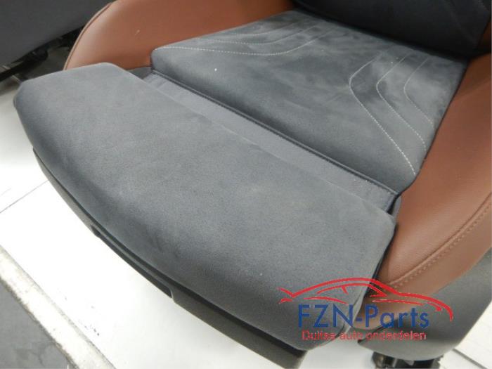 VW ID4 11A Interieur Leer-Alcantara Bruin/Grijs Elektrisch VerstelbaarMemory, MassageMist deurpanelenEigen Airbags overzettenInterieur, Achterbank, Leer-Alcantara, ID4 11A Electric
