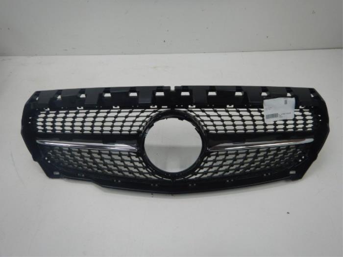 Mercedes-Benz CLA W117 Nightpakket Diamond Grille