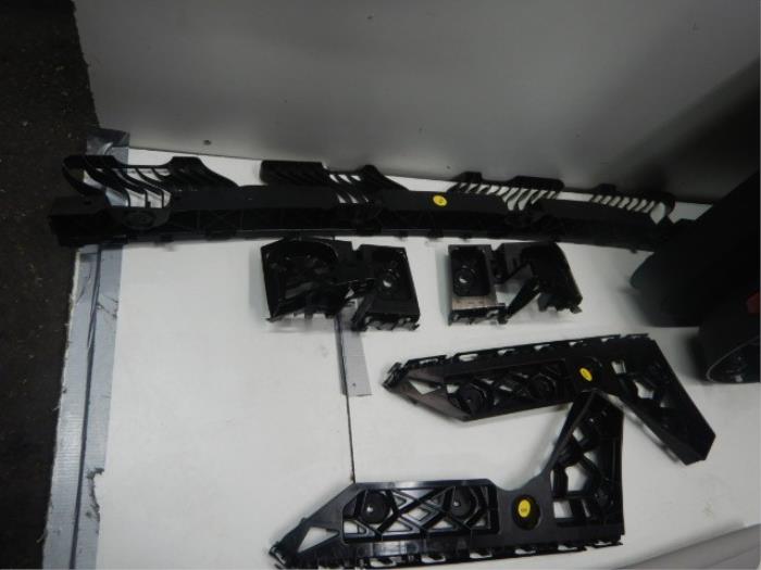 VW Tiguan 571 Bumpergeleider set Achterzijde Bumper geleider L + R