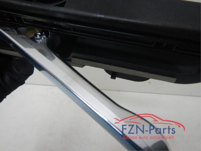 Tesla Model 3 Portiergreep Links-voor Chrome
