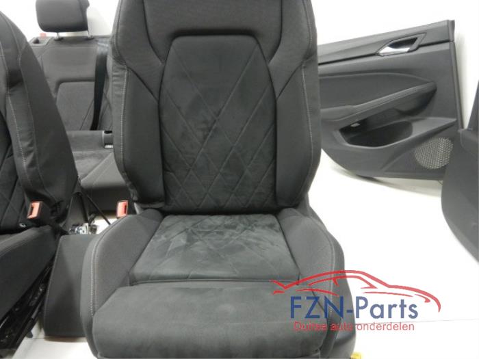 VW Golf 8 Variant Interieur Stof Alcantara Memory Voorstoelen Elektrisch Verstelbaar en VerwarmbaarGeen AirbagsPast ook in Hatchback, alleen deurpanelen achterzijde niet 1.5 eTSI 143268 01-12-2020 07-03-2024
1.5 TSI 141854 01-08-2020 07-03-2024
2.0 TSI 4motion 145038 01-06-2021 07-03-2024
2.0 TDI 141859 01-08-2020 07-03-2024
2.0 TDI 4motion 146243 01-06-2021 07-03-2024
2.0 TSI 145036 01-06-2021 07-03-2024
1.0 eTSI 142894 01-09-2020 07-03-2024
2.0 GTI 141858 01-09-2020 19-11-2023
1.5 TGI 144886 01-09-2020 07-03-2024
2.0 TSI R 4motion