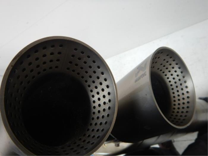 VW Golf 8 R Uitlaat Einddemper Akrapovic