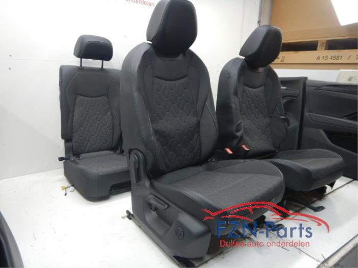 VW Tiguan 571 Life Edition Stof Leer Interieur+ Deurpanelen Voorstoelen Hoogteverstel en VerwarmbaarZonder StoelairbagOude overzettenInterieur, Verwarmbaar, Deurpanelen, Stof leer, Tiguan 571 2.0 TDI 157056
