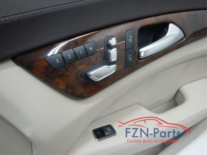 Mercedes Benz CLS W218 Interieur Leder Seidebeige Dashboard Stoelen Elektrisch Verstelbaar En verwarmd, Memory Stoelen Geen Airbags Stoelventilatie