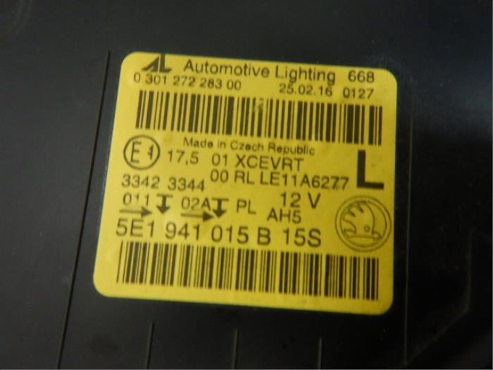 Koplamp links Skoda Octavia (22721828)