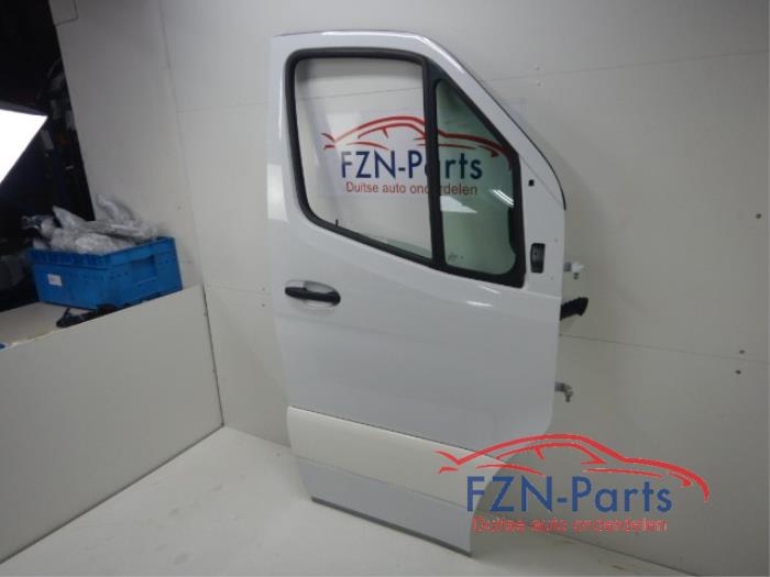 Mercedes-Benz Sprinter W910 Portier Rechts-voor