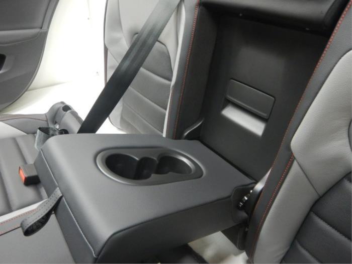 VW Golf 8 Facelift GTI Interieur Leer Compleet Zwart Grijs Rood Voorstoelen Memory, Elektrisch Verstelbaar, VerwarmbaarVerkoelbaar Deurpanelen Verlicht Geen AirbagsInterieur, Compleet 2.0 GTI Clubsport