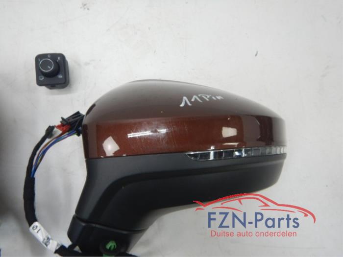 VW Tiguan 5NA Spiegelset Inklapbaar Side-assist LR8Y Bruin Elektrisch verstel verwarm en inklapbaarMist side assist lampjeHome comingKleur: LR8Y Ginger brown13/15 draadsZij buiten spiegel set links rechts compleet inclusief schakelaar