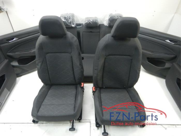 VW Golf 8 Interieur Stof Comfortline met Deurpanelen RHD 2.0 TDI GTD 143527 01-09-2020 07-03-2024
1.0 eTSI