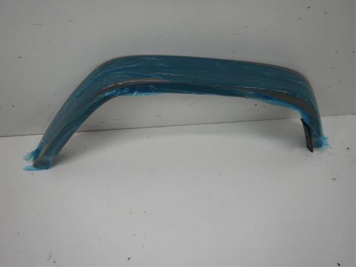 Wielrand achter Mercedes G-Klasse (22739398)