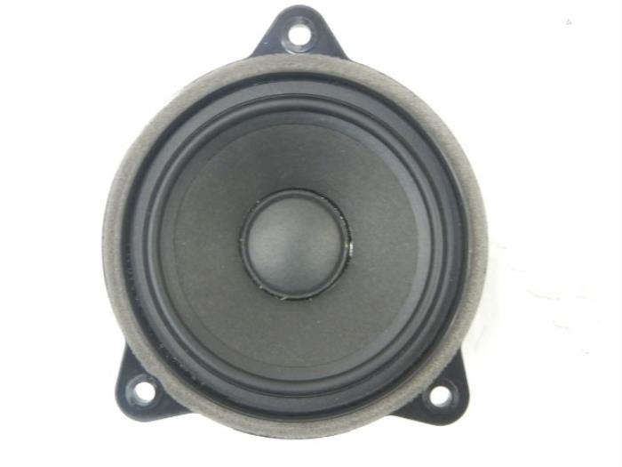 VW Tiguan 571 Center Speaker Dashboard