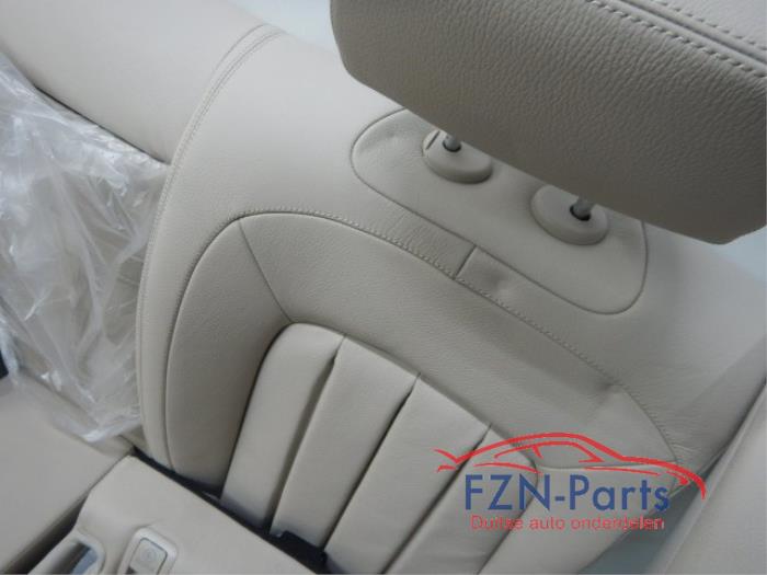 Mercedes Benz CLS W218 Interieur Leder Seidebeige Dashboard Stoelen Elektrisch Verstelbaar En verwarmd, Memory Stoelen Geen Airbags Stoelventilatie