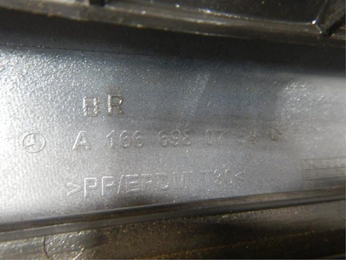 Zijskirt links Mercedes ML-Klasse (22727590)