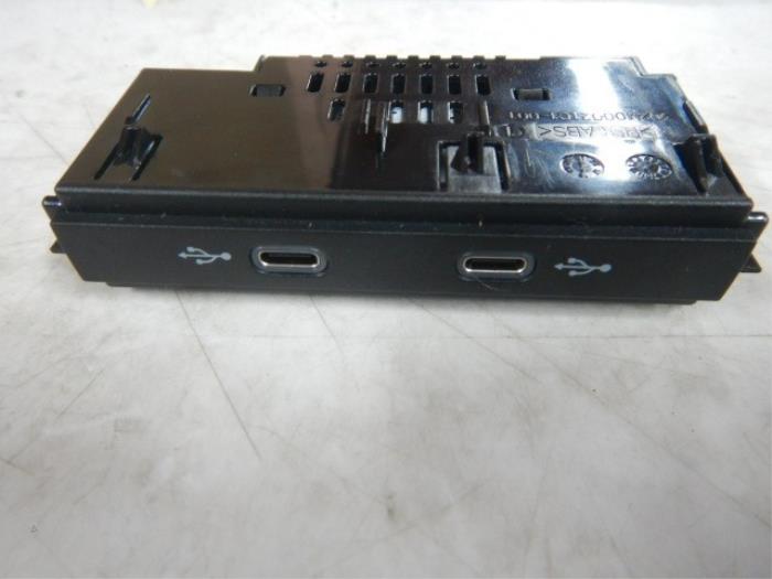 AUX/USB aansluiting Volkswagen Tiguan (22741684)