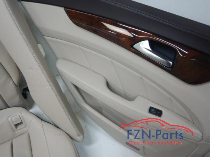 Mercedes Benz CLS W218 Interieur Leder Seidebeige Dashboard Stoelen Elektrisch Verstelbaar En verwarmd, Memory Stoelen Geen Airbags Stoelventilatie
