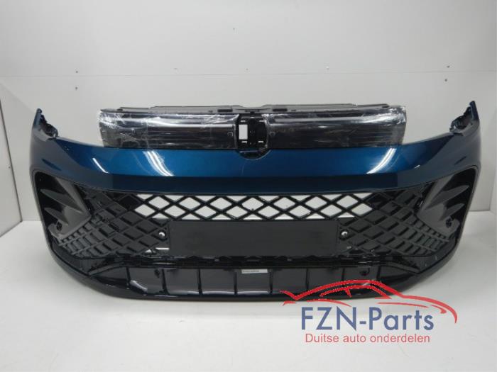 VW Tiguan 571 Voorbumper R-Line met Grille 6PDC LP5J Kleur: LP5J Nightshade blue 571807217BGrille verlicht Mist chrome lijst zie fotosVoor bumper voorzijde R Line Grille Blauw 2.0 TDI 157056 01-09-2023 07-03-2024
2.0 TDI 4motion 157100 01-09-2023 07-03-2024
1.5 eTSI 157055 01-09-2023 07-03-2024
1.5 eTSI 157054 01-09-2023 07-03-2024 Voorbumper Bumpers, grille en toebehoren