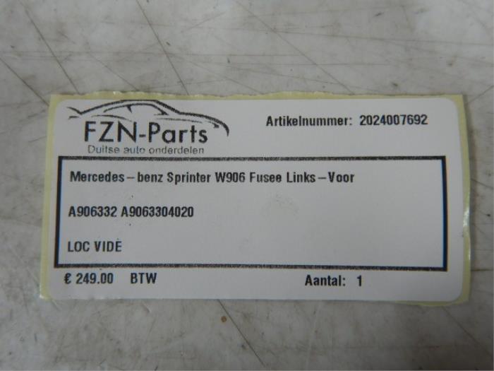 Fusee rechts-voor Mercedes Sprinter (22729921)
