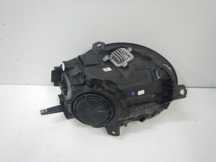 Mini Clubman F56 Koplamp Links 6311749488302 6311749488302KaalKoplamp, Rechts, Clubman F56 One 34994 01-03-2009 01-02-2010
Cooper D 23447 01-10-2007 01-02-2010
Cooper SD 9897 01-02-2011 01-06-2014
Cooper S John Cooper Works